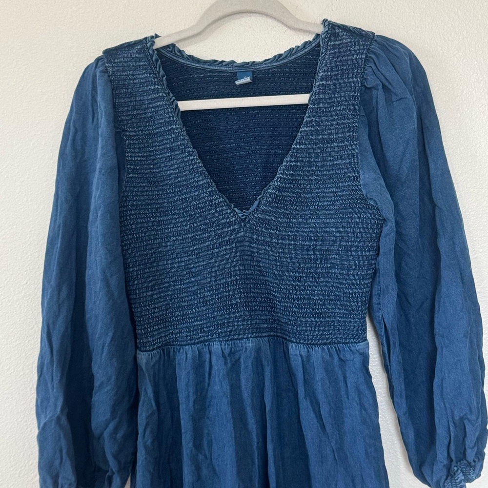 Old Navy Smocked Bodice Midi Dress Tiered Denim Lyocell Medium M - Picture 3 of 9